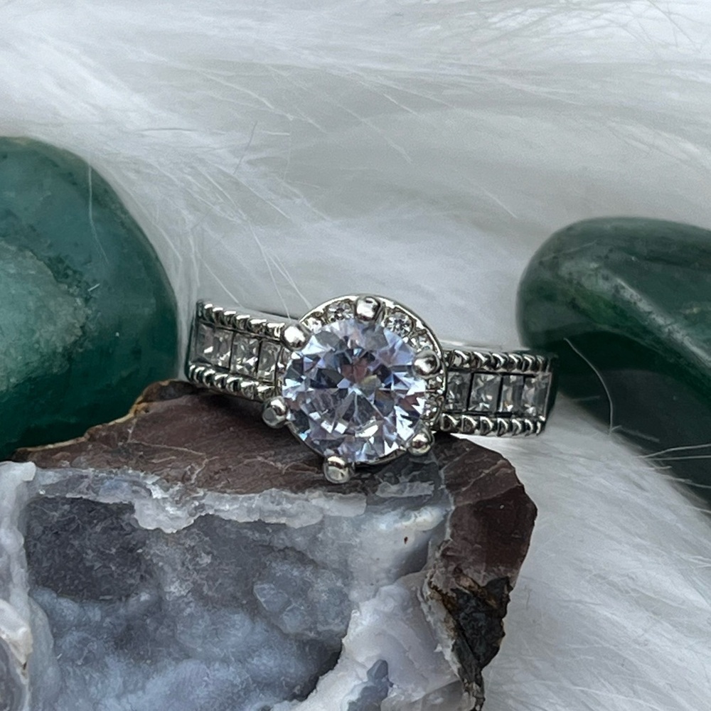 Sparkling Halo Ring